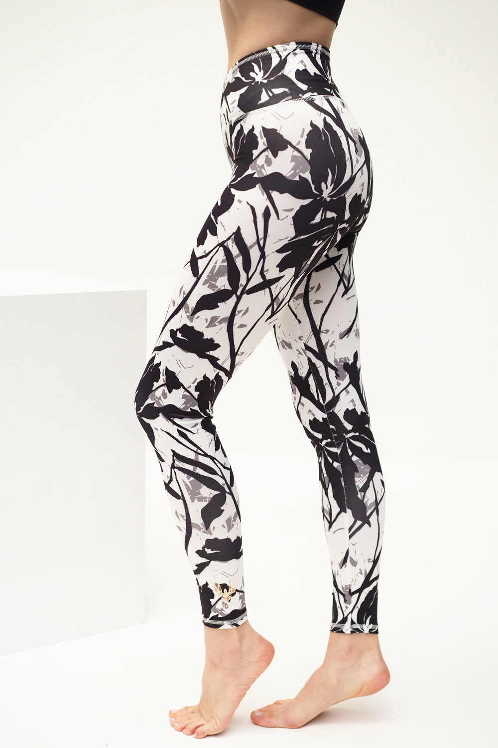 Yoga Leggings Ganga 7/8 - Flower Black White-Kismet Yogastyle