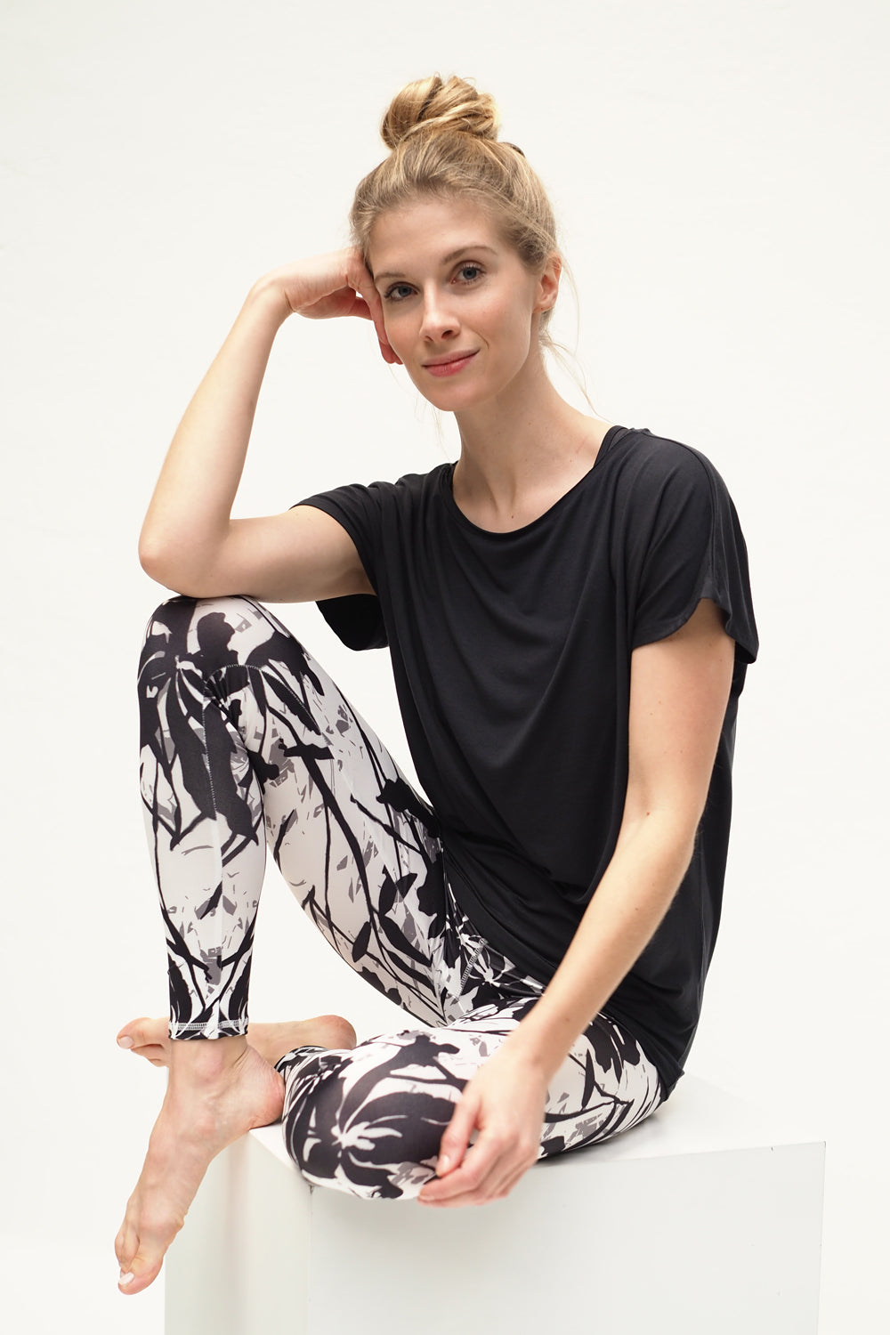 Yoga Leggings Ganga 7/8 - Flower Black White-Kismet Yogastyle