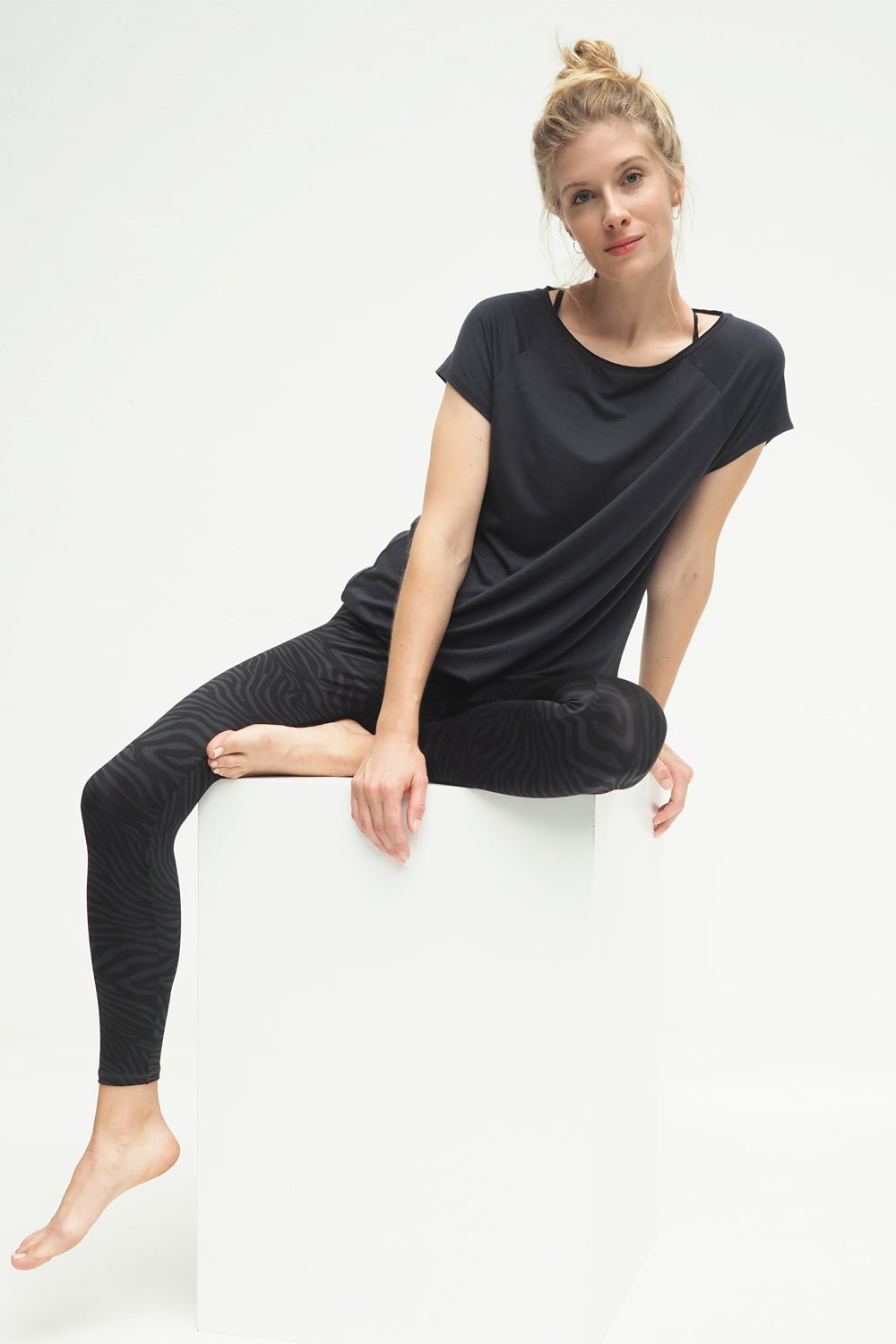 Yoga Tee Jiva - Anthracite mood sitting