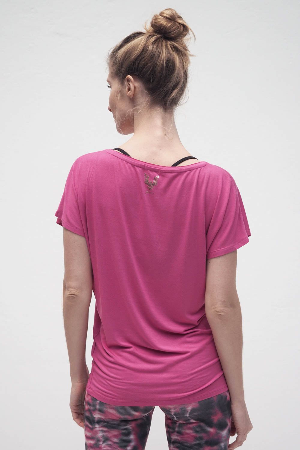 Manavi Tee orchid_Kismet Yogastyle