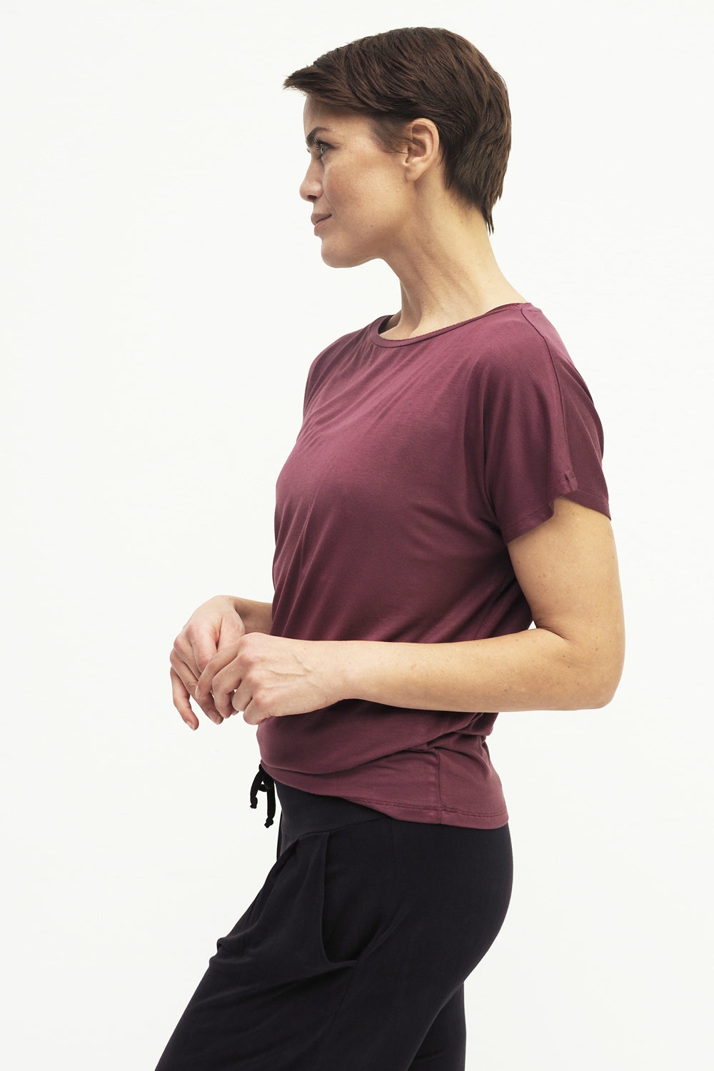 Manavi Tee ruby_Kismet Yogastyle