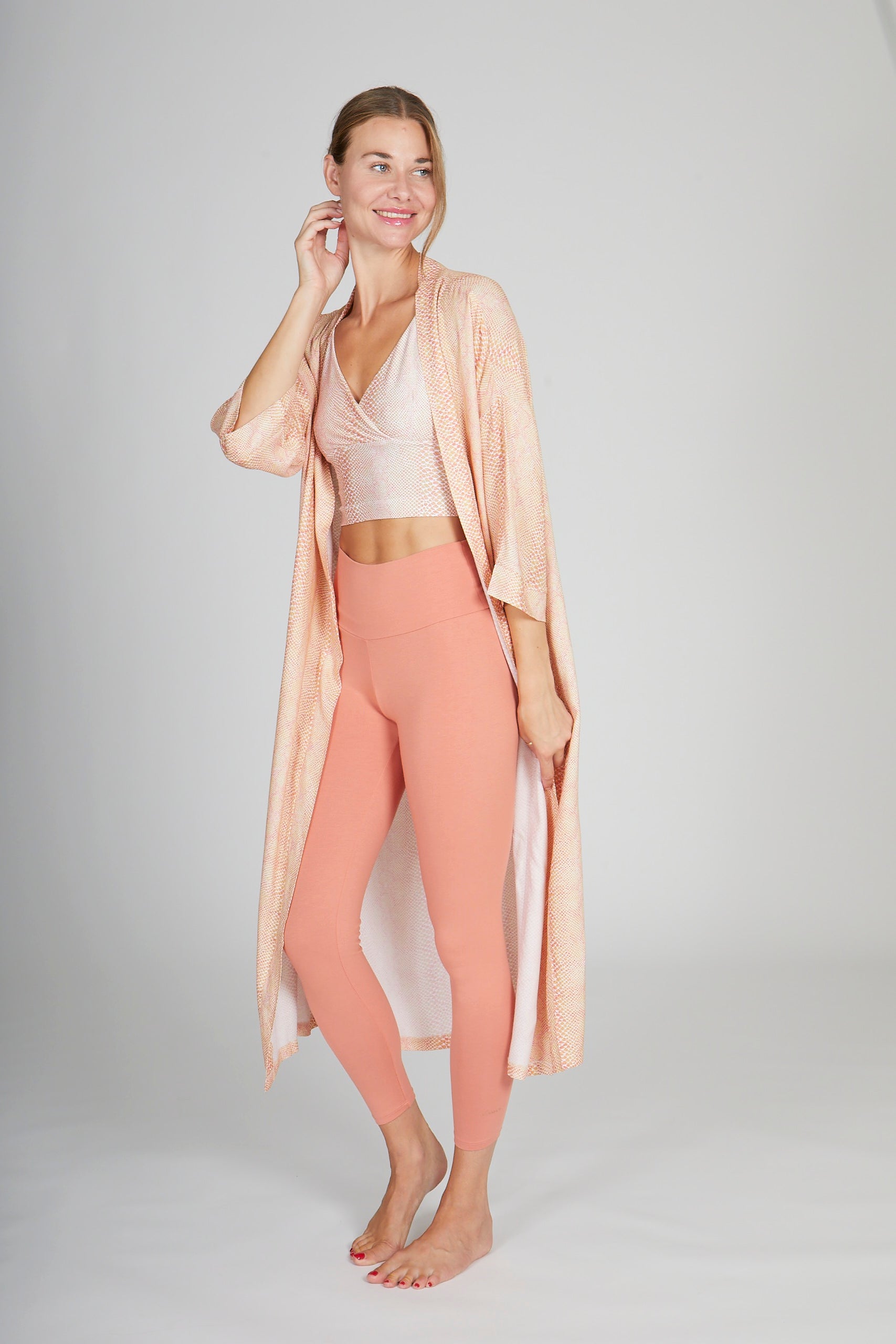 Love Leg Rose Lux Crop-Top snake rose Kismet Kimono snake rose